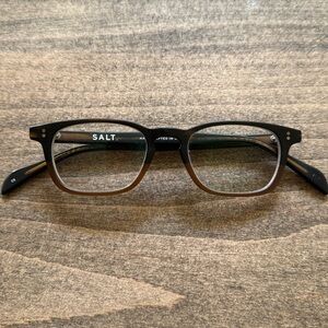 Used Salt Optics Zissou (46-19-147). Color is Matte Spicy Brown.
